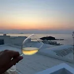 아파트 Katharsis - 15th C Venetian Palace - Naxos Old Town I *